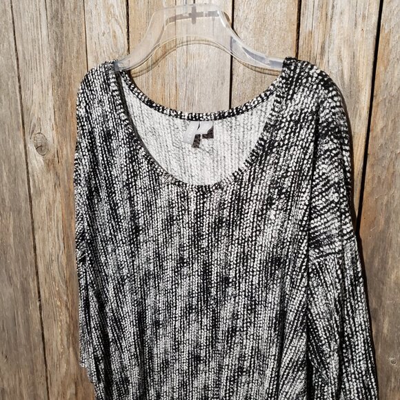 Kenar 1X Tunic Top Black White 3/4 Sleeve Knit Stretch Women's Plus Pullover - Picture 2 of 6
